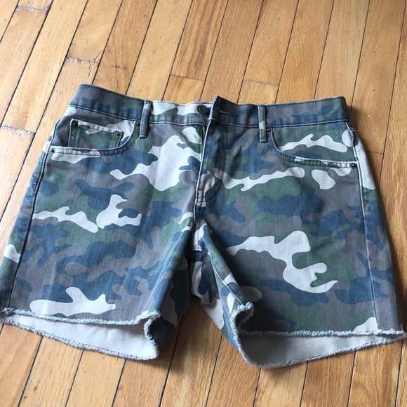 GAP Pants - Gap camo shorts NWOT GAP Pants - Gap camo shorts NWOT